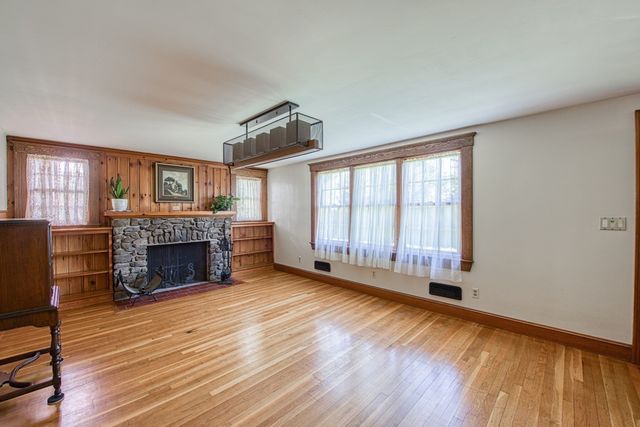 8 Central St, Stoughton, MA 02072