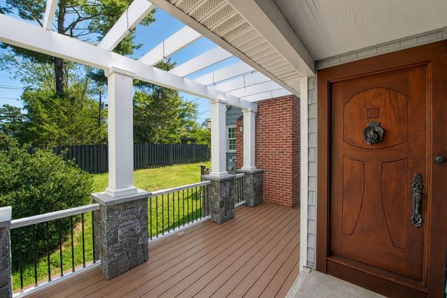 8 Central St, Stoughton, MA 02072