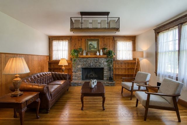 8 Central St, Stoughton, MA 02072