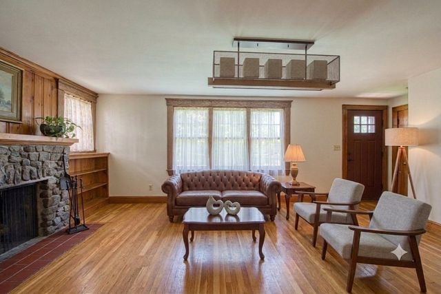 8 Central St, Stoughton, MA 02072