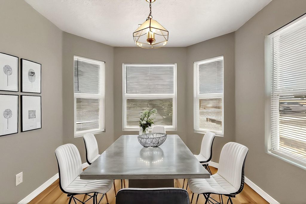 Image 11 of property listing at 111 18th Street SE, Rio Rancho, NM 87124