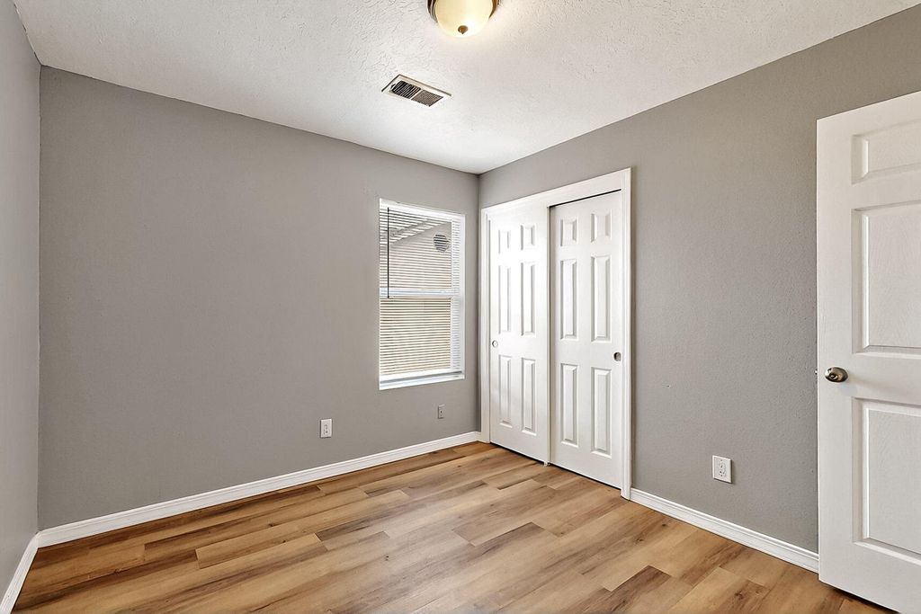 Image 19 of property listing at 111 18th Street SE, Rio Rancho, NM 87124