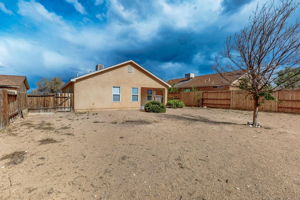 Image 30 of property listing at 111 18th Street SE, Rio Rancho, NM 87124
