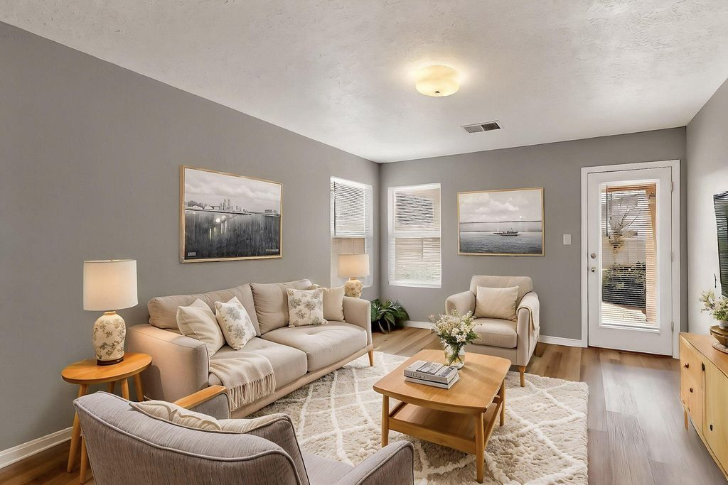 Image 4 of property listing at 111 18th Street SE, Rio Rancho, NM 87124