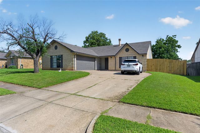 3825 Hackberry Lane, Bedford, TX 76021