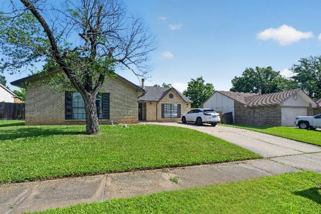 3825 Hackberry Lane, Bedford, TX 76021