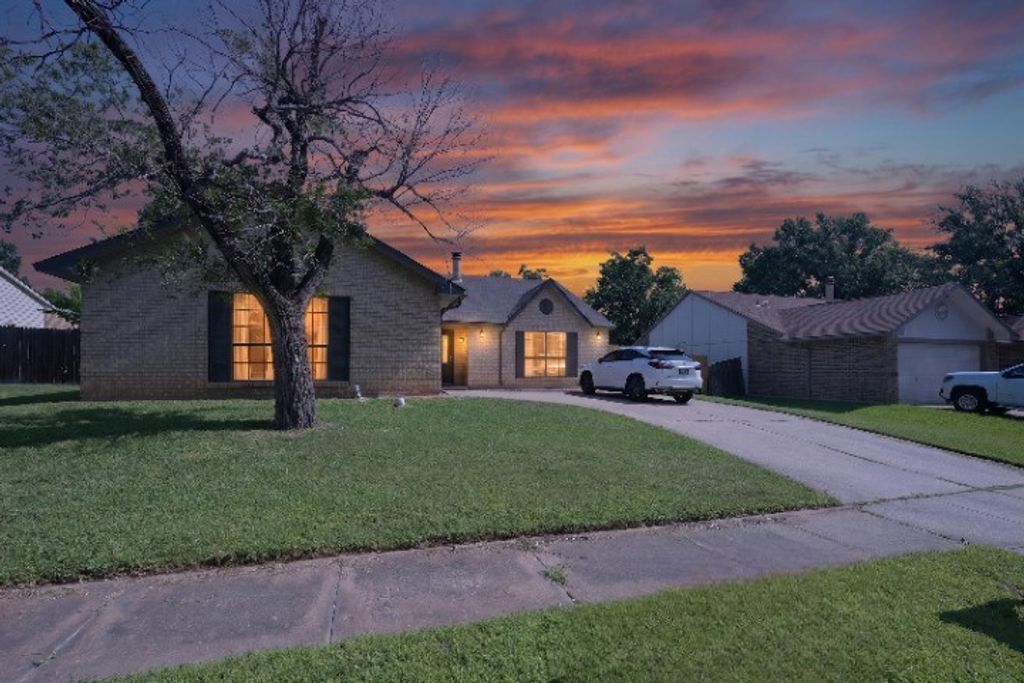 3825 Hackberry Lane, Bedford, TX 76021