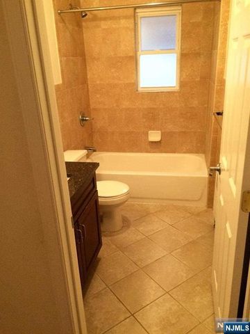 499 Brinkerhoff Avenue 2nd Fl, Fort Lee, NJ 07024