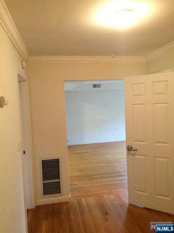 499 Brinkerhoff Avenue 2nd Fl, Fort Lee, NJ 07024