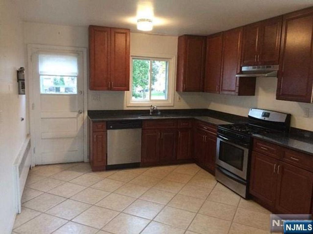 499 Brinkerhoff Avenue 2nd Fl, Fort Lee, NJ 07024