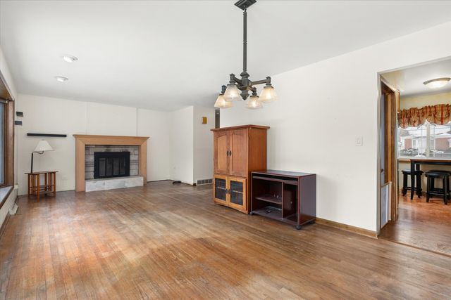 1225 Douglas Lane, Crete, IL 60417