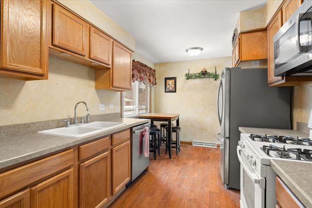 1225 Douglas Lane, Crete, IL 60417