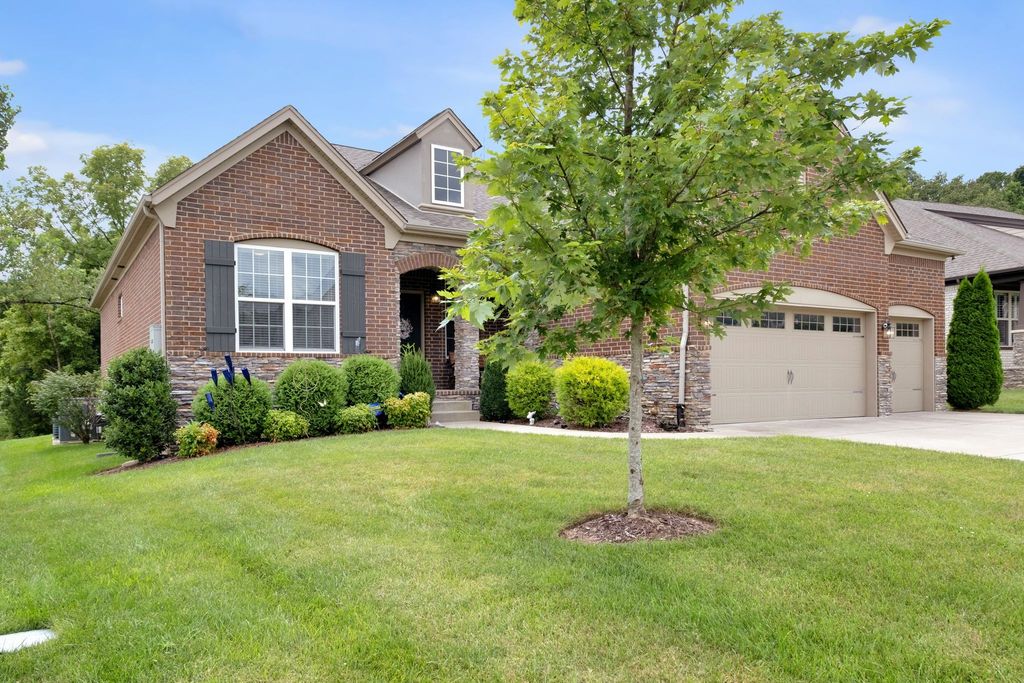 1063 River Oaks Blvd, Lebanon, TN 37090