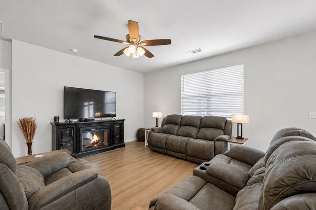 114 Stammer Farms Blvd, Chapel Hill, TN 37034