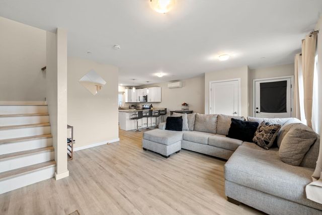 61 Pine St 7, Attleboro, MA 02703