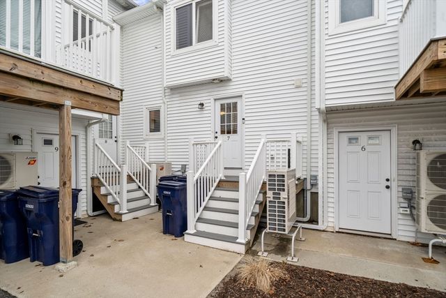 61 Pine St 7, Attleboro, MA 02703