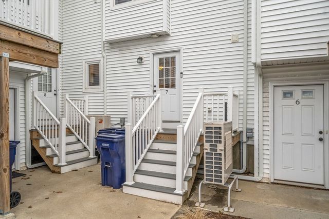 61 Pine St 7, Attleboro, MA 02703