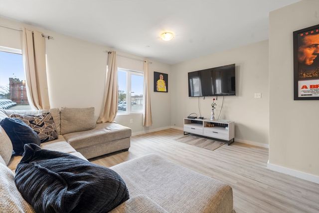 61 Pine St 7, Attleboro, MA 02703