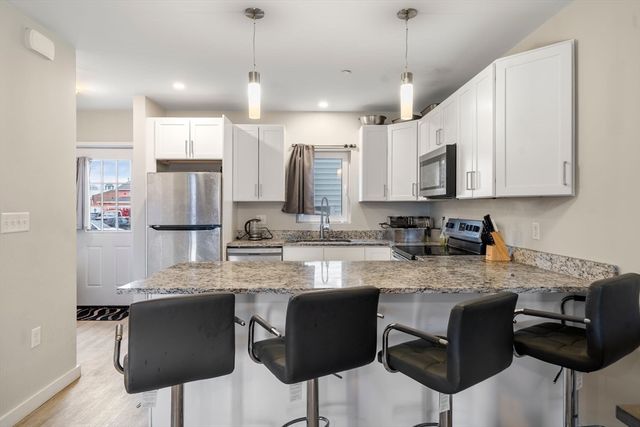 61 Pine St 7, Attleboro, MA 02703