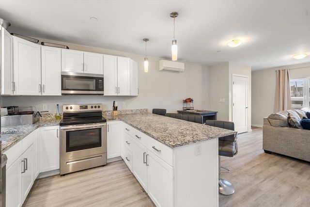61 Pine St 7, Attleboro, MA 02703