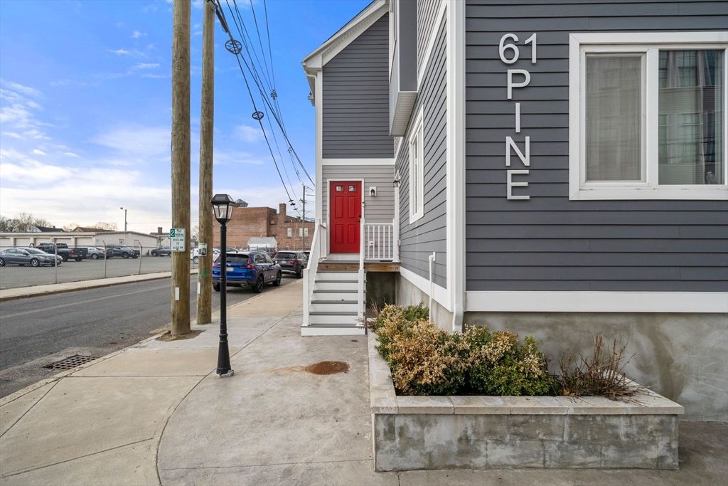 61 Pine St 7, Attleboro, MA 02703
