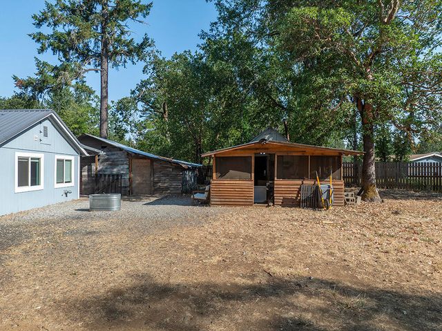 2524 Rockydale Road, Cave Junction, OR 97523