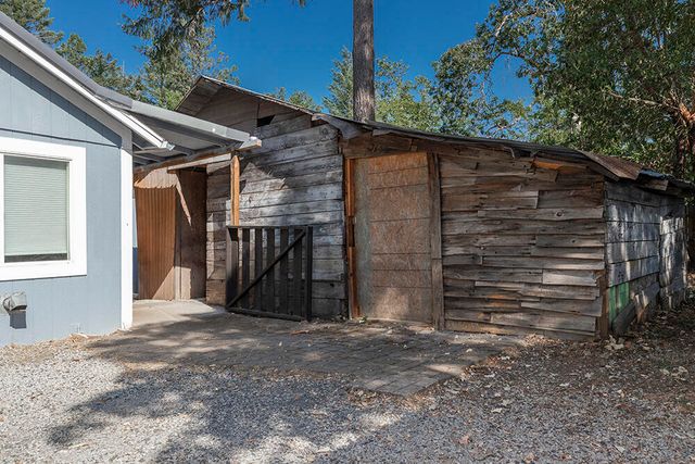 2524 Rockydale Road, Cave Junction, OR 97523