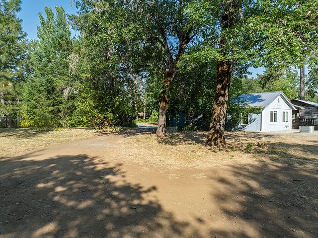 2524 Rockydale Road, Cave Junction, OR 97523