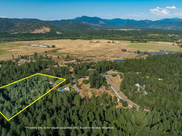 2524 Rockydale Road, Cave Junction, OR 97523