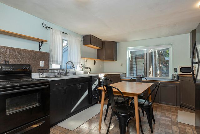 2524 Rockydale Road, Cave Junction, OR 97523