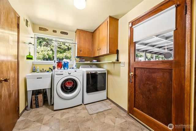 3311 Crystal Springs Road W, University Place, WA 98466