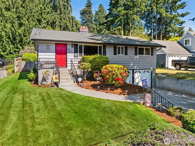 3311 Crystal Springs Road W, University Place, WA 98466