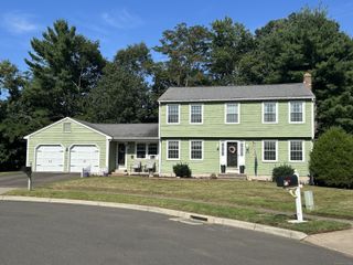 77 Lindsey Road, Middletown, CT 06457