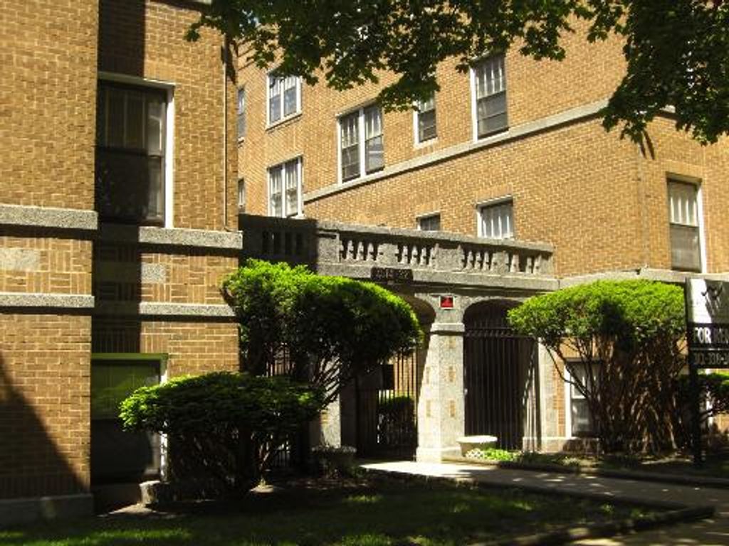 7522 N Hoyne Avenue 2N, Chicago, IL 60645