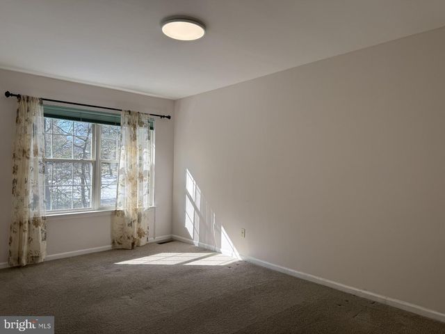 15 FOREST GATE LN, Wilmington, DE 19810