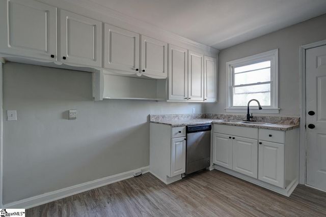 32 Bagwell Circle, Greenville, SC 29605