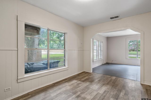 811 Kickapoo St, Jacksonville, TX 75766