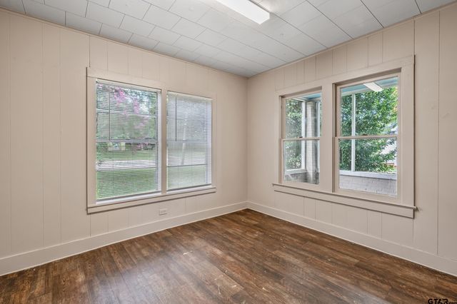 811 Kickapoo St, Jacksonville, TX 75766