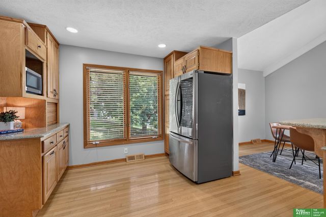 16616 Cedar Circle, Omaha, NE 68130