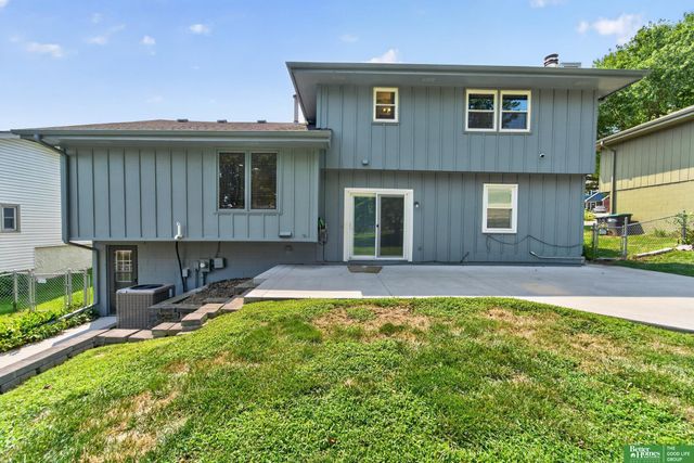 16616 Cedar Circle, Omaha, NE 68130