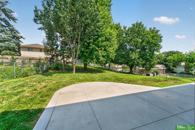 16616 Cedar Circle, Omaha, NE 68130