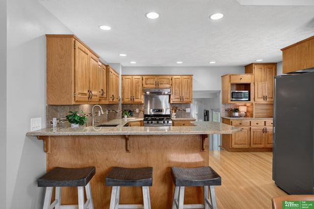 16616 Cedar Circle, Omaha, NE 68130
