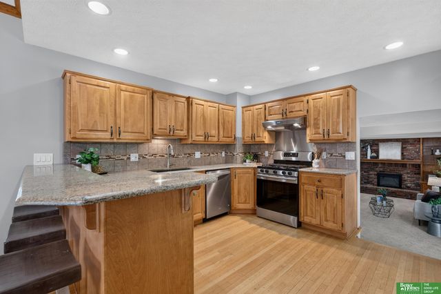 16616 Cedar Circle, Omaha, NE 68130