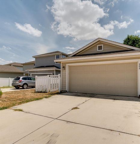 906 Craters Of The Moon BLVD, Pflugerville, TX 78660