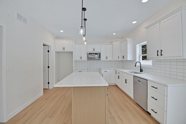 708 Rapp Drive, Mahomet, IL 61853