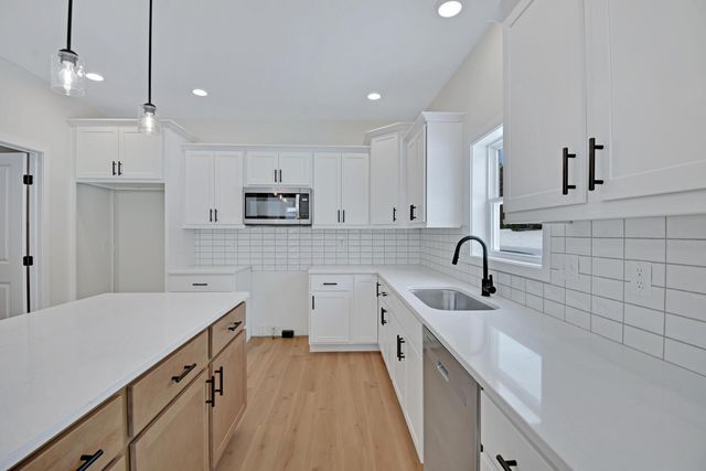 708 Rapp Drive, Mahomet, IL 61853