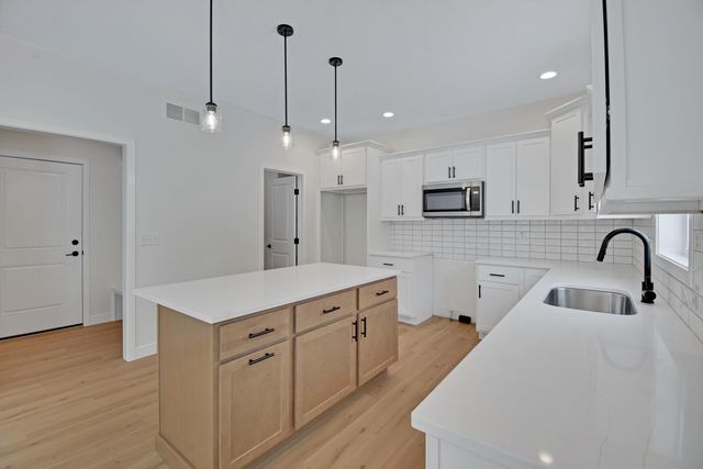 708 Rapp Drive, Mahomet, IL 61853