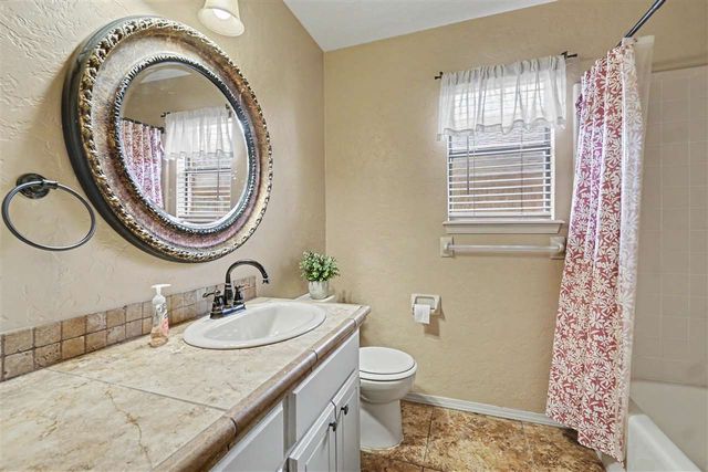 4806 NE Columbia Ave, Lawton, OK 73507