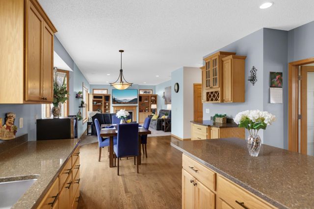 6121 Summit Curve S, Cottage Grove, MN 55016