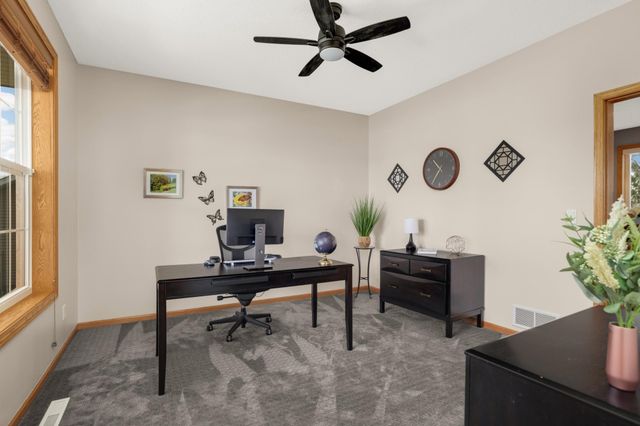 6121 Summit Curve S, Cottage Grove, MN 55016